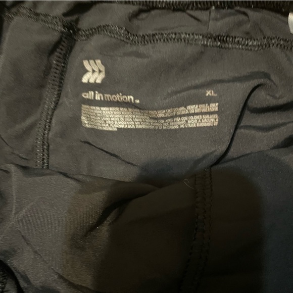 All In Motion woman’s running workout shorts XL black pleated zipper pocket gym - Picture 4 of 8